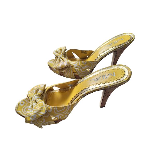 MIA Yellow slip-on heels, sz. 7 1/2 - Picture 6 of 7